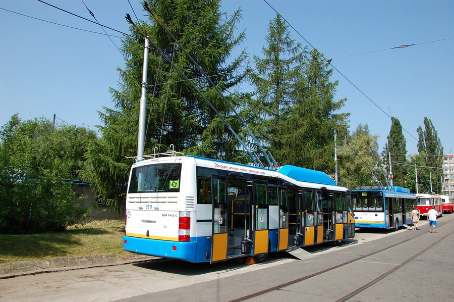 3911